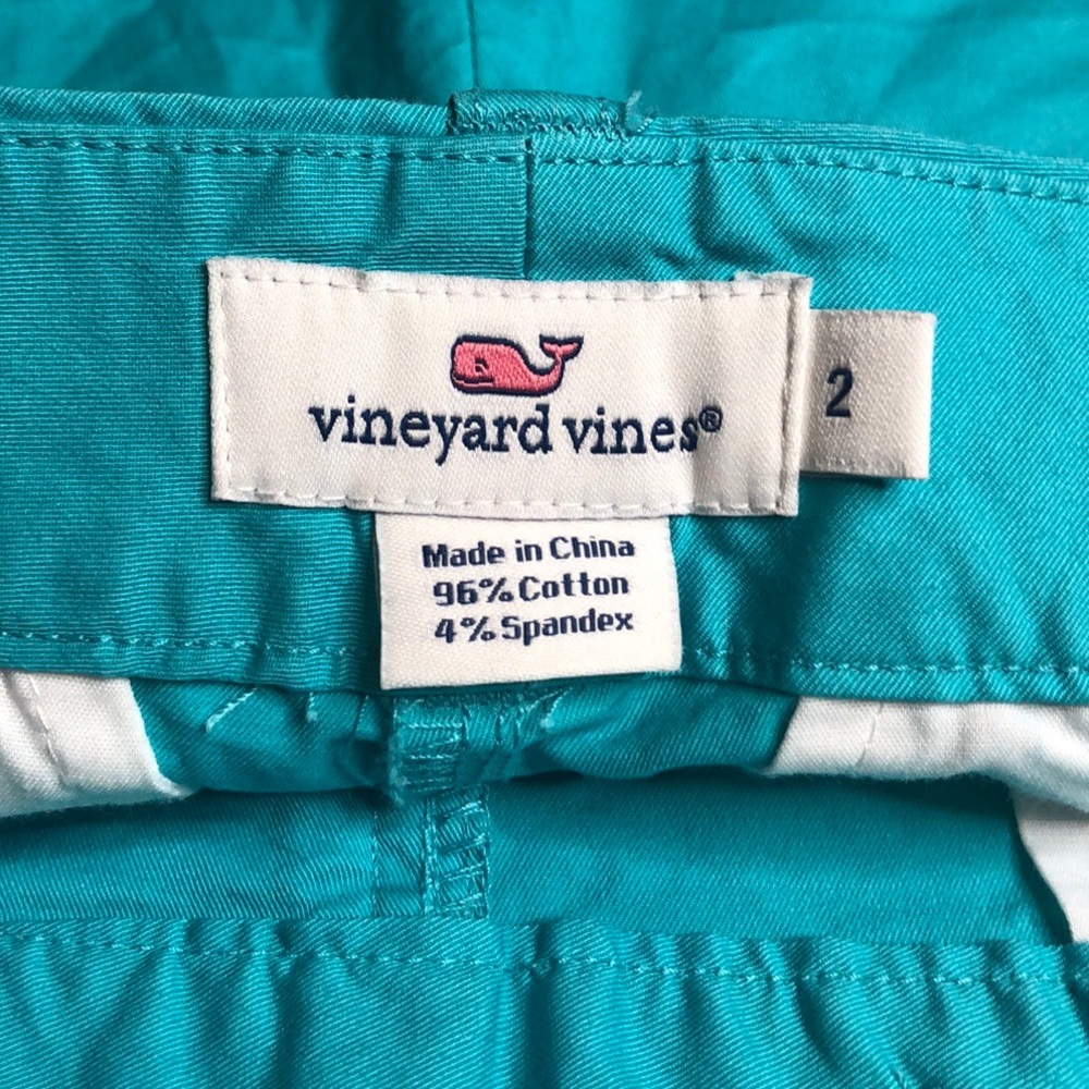 Vineyard Vines Embroidered Whale Logo Shorts 2 - Picture 3 of 4
